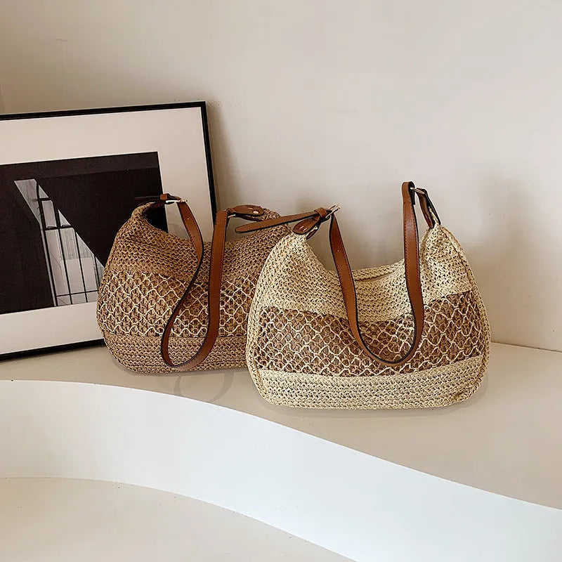 Women's straw cross body bag in horizontal square shape with sandwich pocket