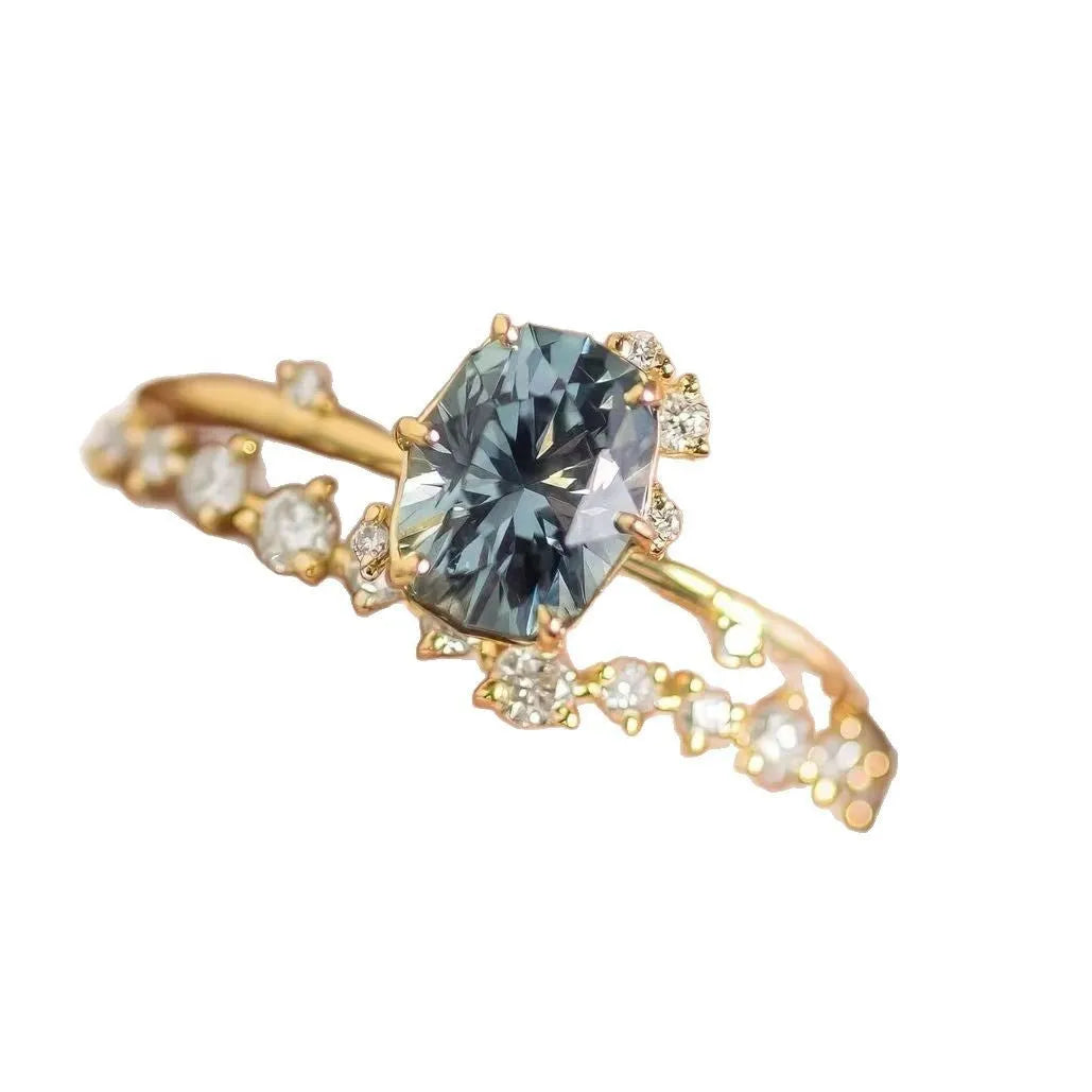 Gold-coloured women's ring with a green zircon stone in a flower-shaped setting.