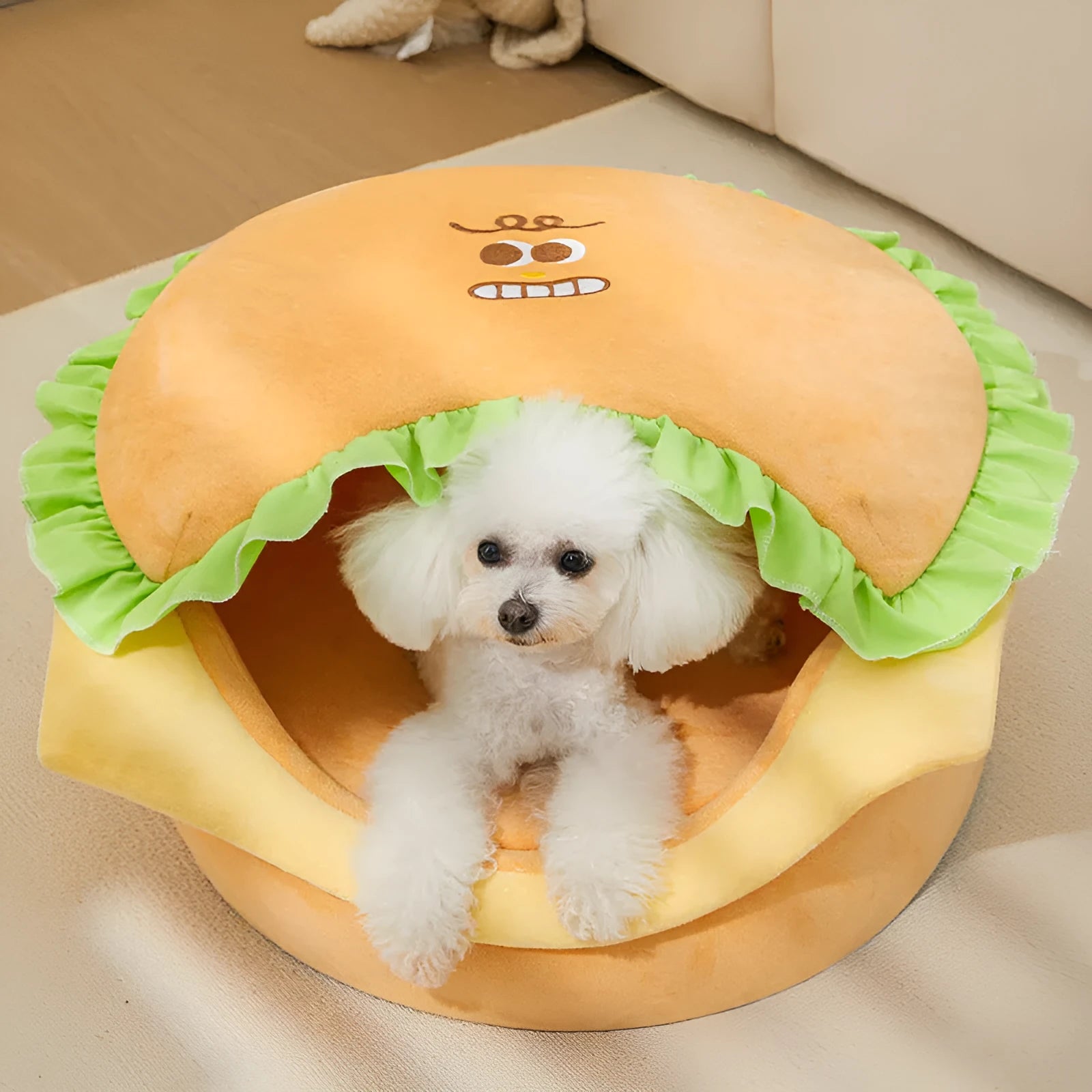 Medium-sized disassemblable cat kennel with a removable cover and soft padded floor.