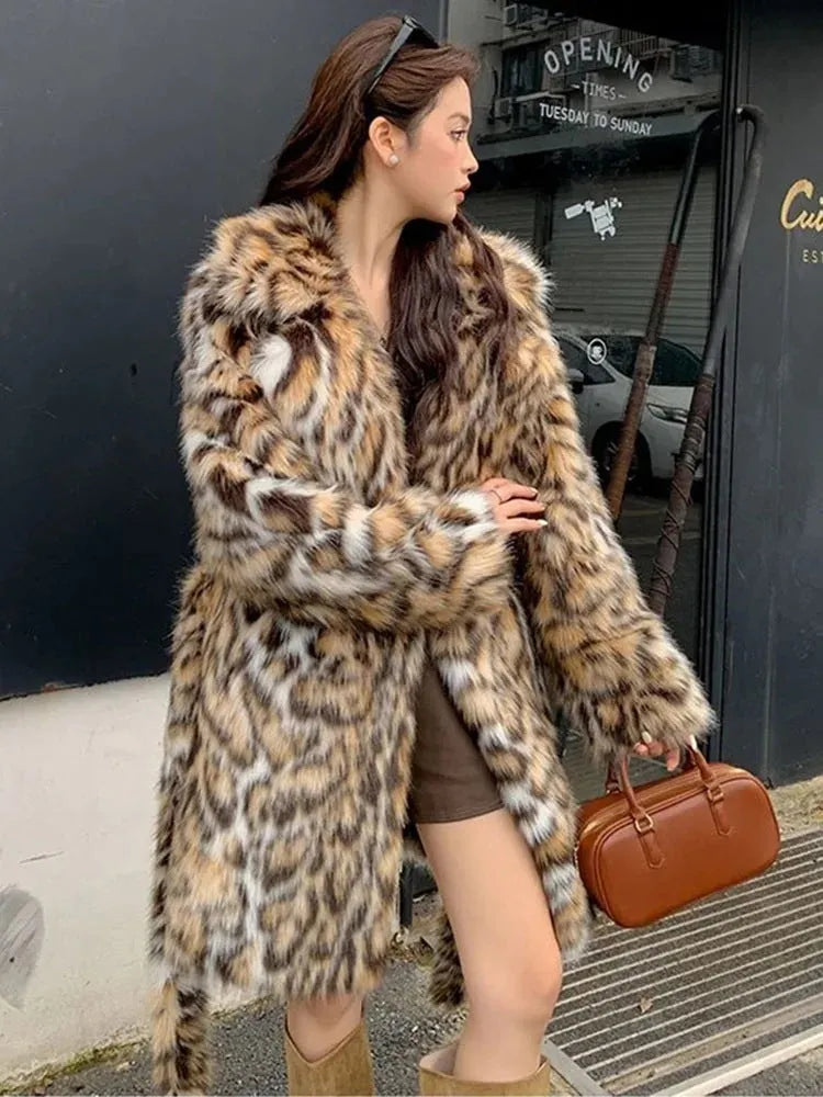 Women's faux fur coat with fox collar in mid-length and long styles for street fashion