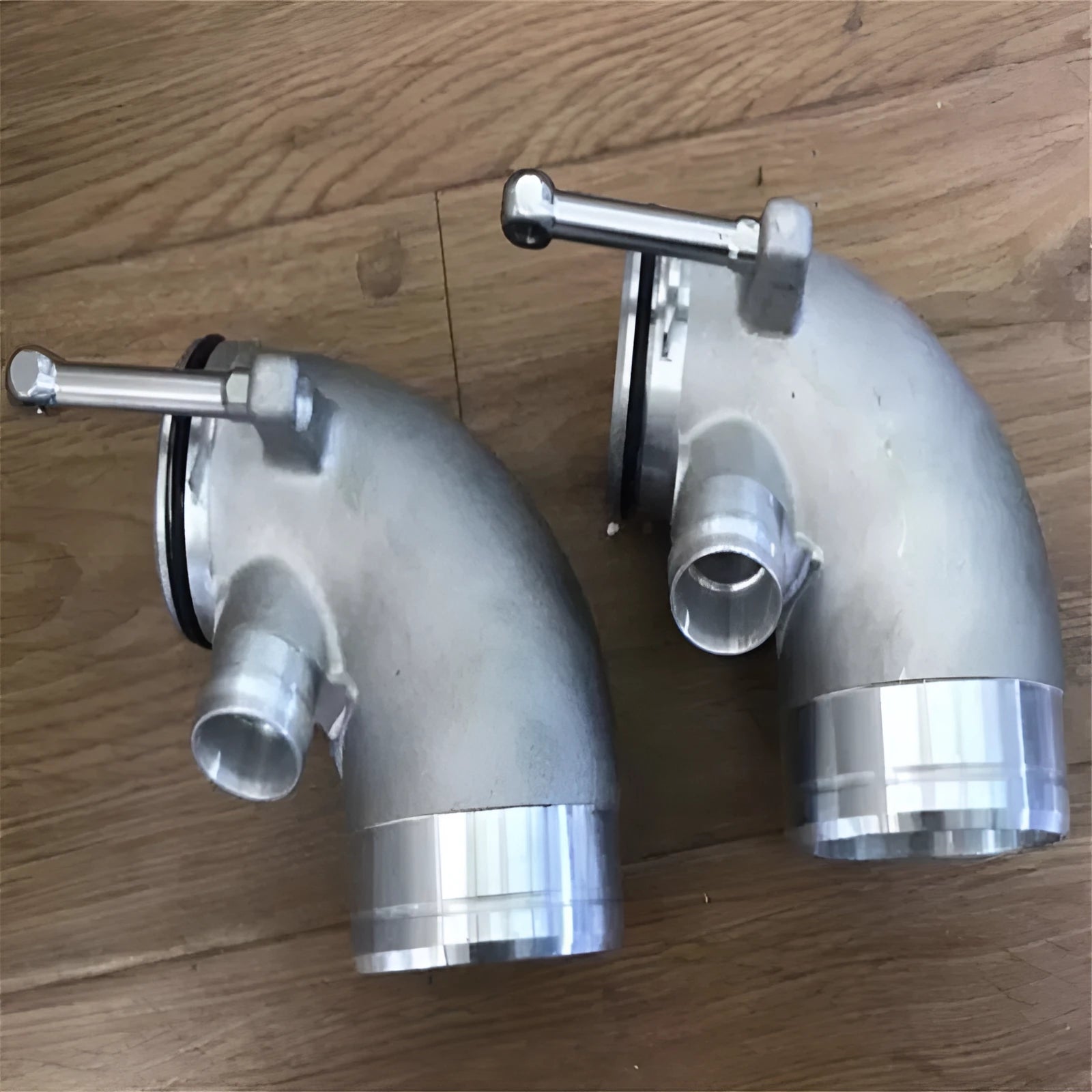 Aluminium alloy 90-degree turbine pipe elbow for lateral engine positioning in modified automotive applications