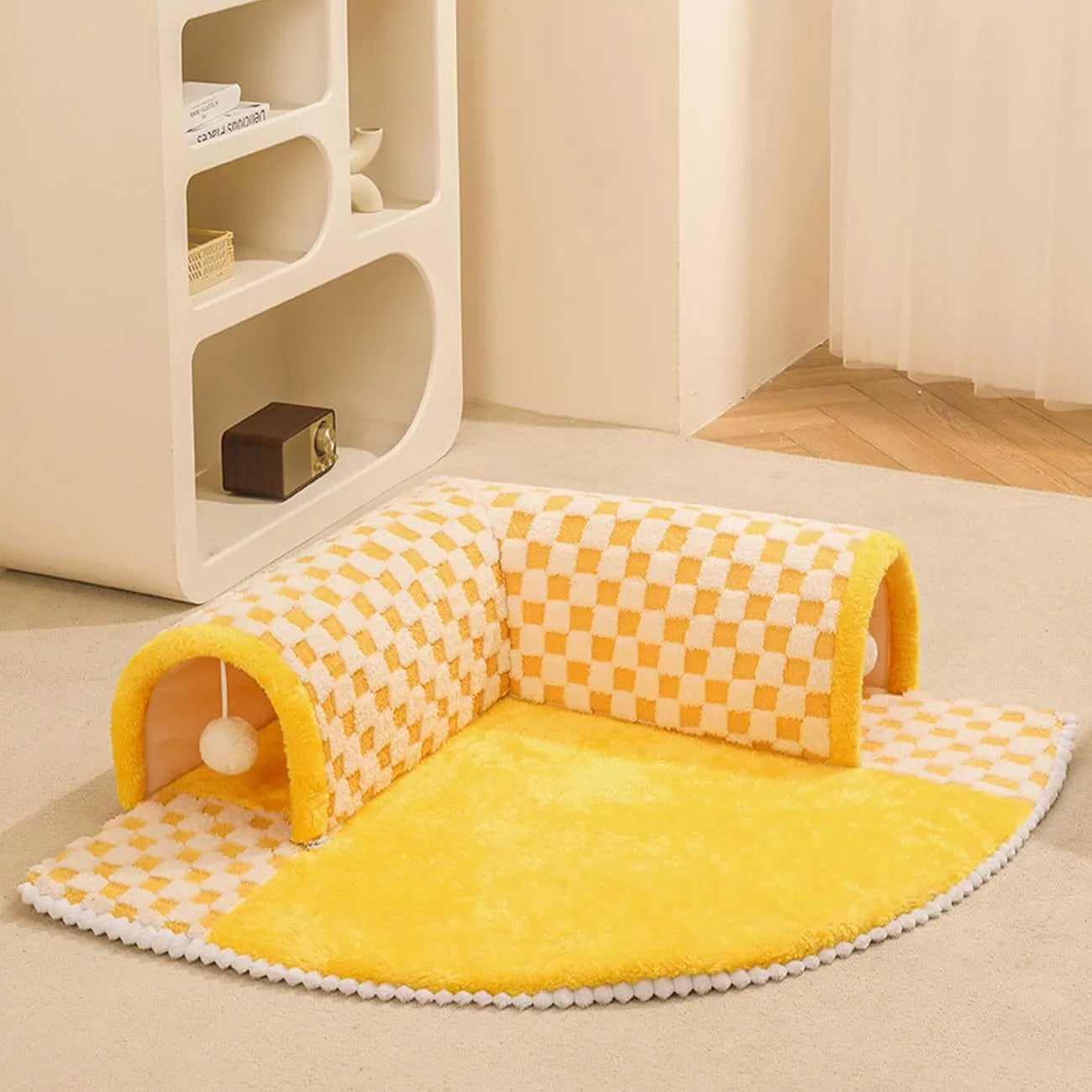 XL fan-shaped plaid pet bed tunnel for dogs and cats in plush fabric with anti-slip base