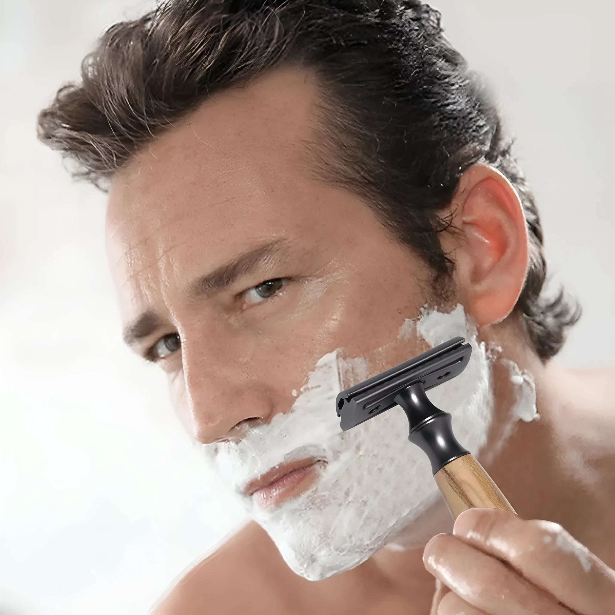 Men's copper manual shaving razor with Olivewood handle and aluminium alloy components