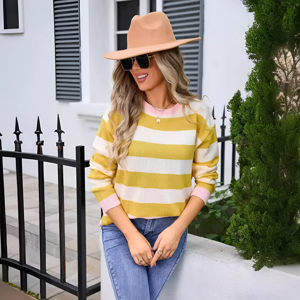 Women's long sleeve loose fit sweater in blue with round neck and knit pattern