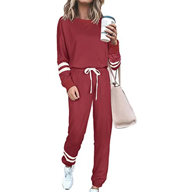 Plus size women's loose-fitting casual suit set in a solid colour, comprising a long-sleeved top and pants.