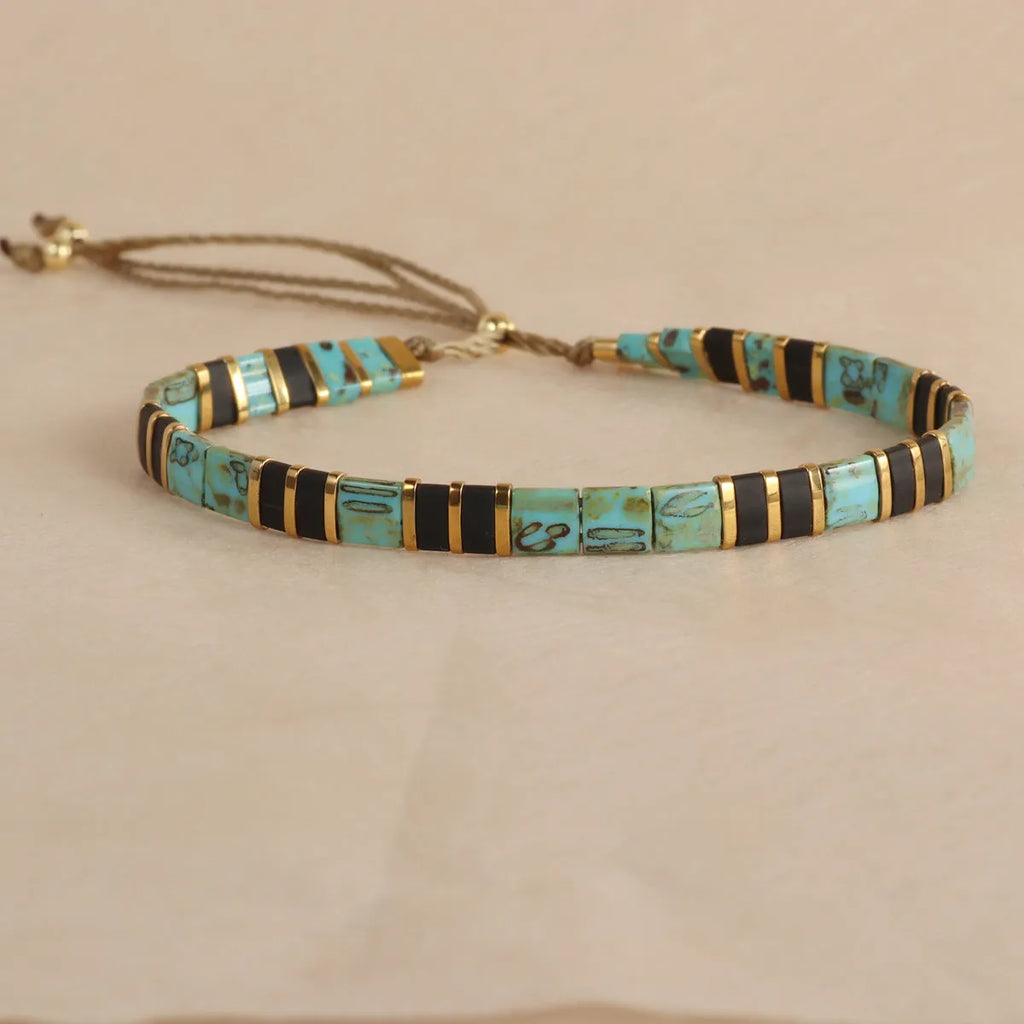 Geometric glass beaded bracelet in European styling with round beads and five colour options
