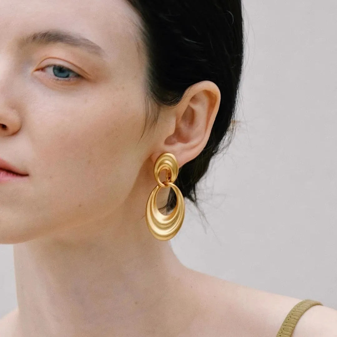 Women's gold tone double circle earrings with French retro styling and U-shaped silhouette