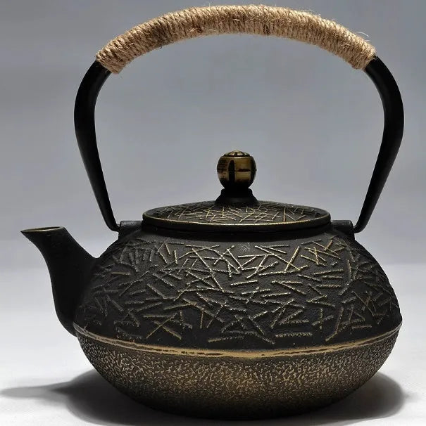 Japanese-style cast iron teapot with decorative enamel finish and 0.9-litre capacity