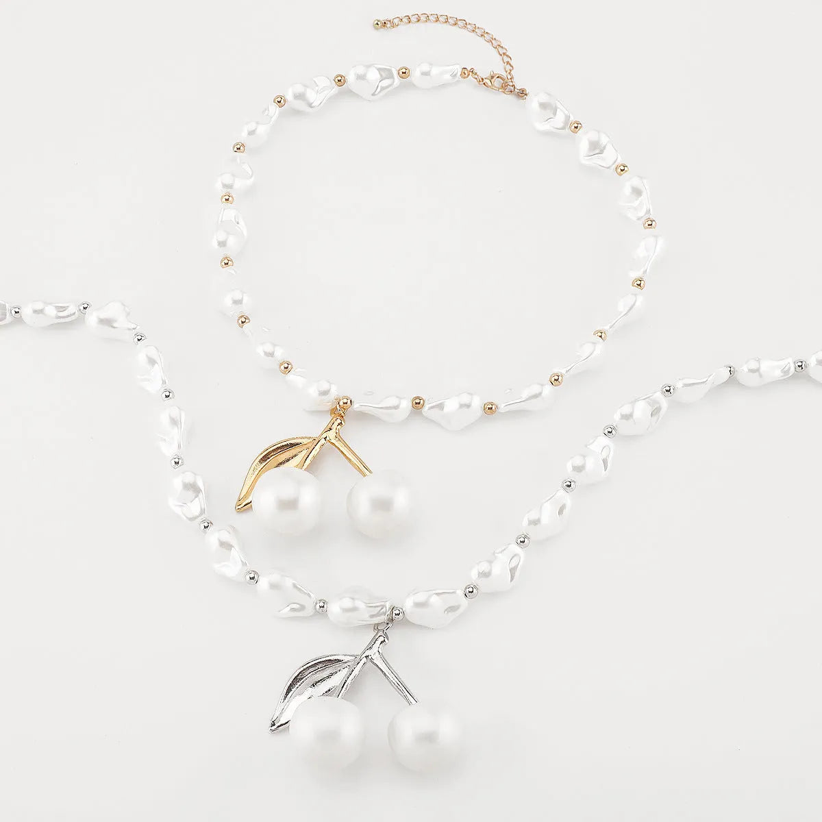 Women's adjustable geometric cherry fruit pearl necklace in gold or white K colour