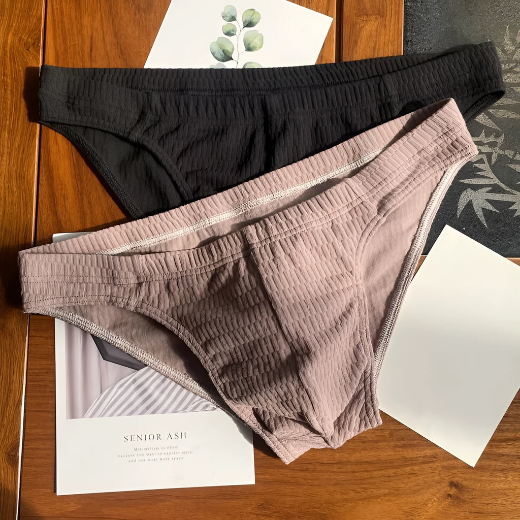 Men's solid colour cotton triangle underwear briefs in mid-waist design with body shaping fit