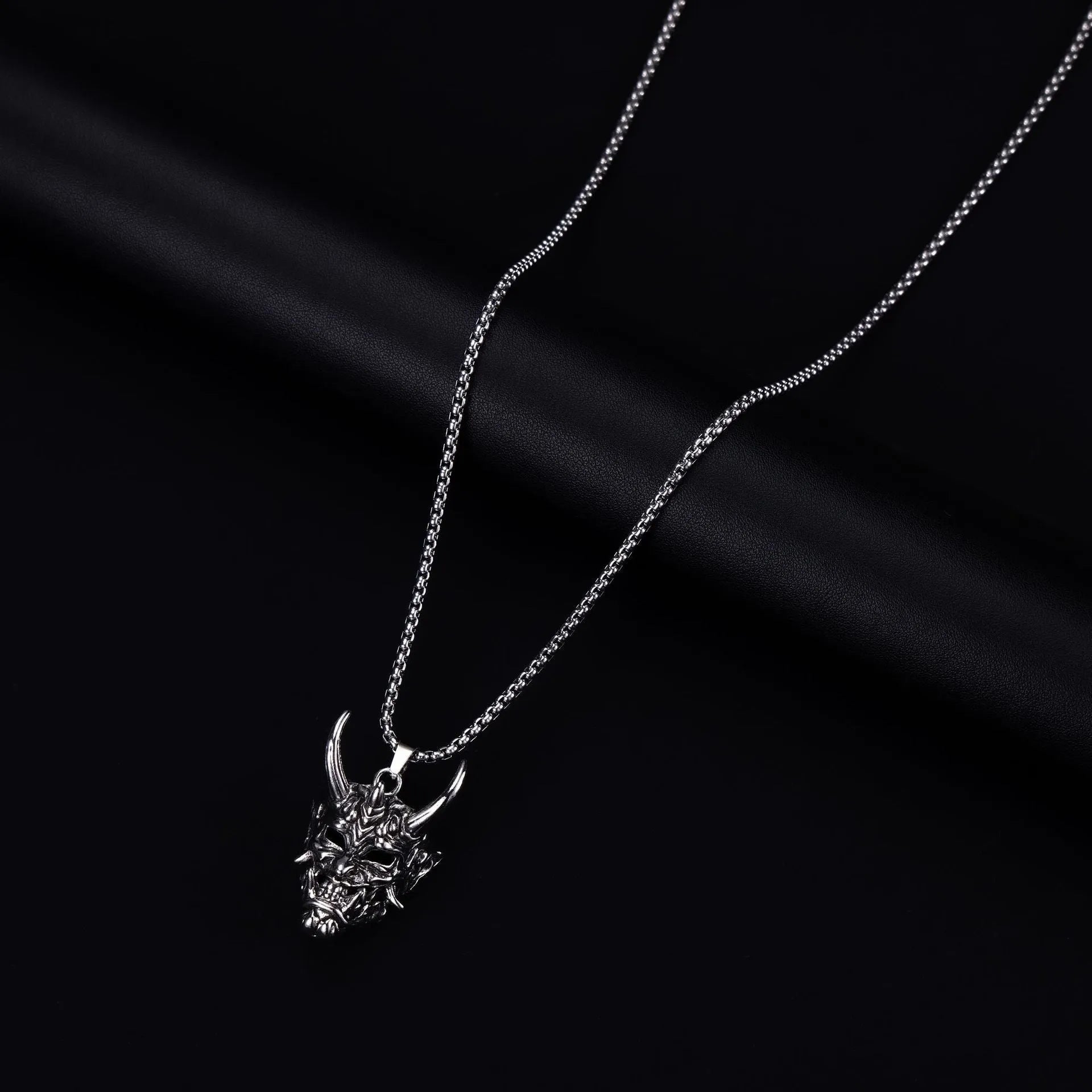 Men's silver electroplated alloy vintage necklace with 40mm by 27mm pendant
