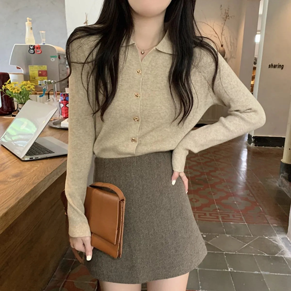 Women's knitted cardigan top in viscose fabric with long sleeves and loose fit