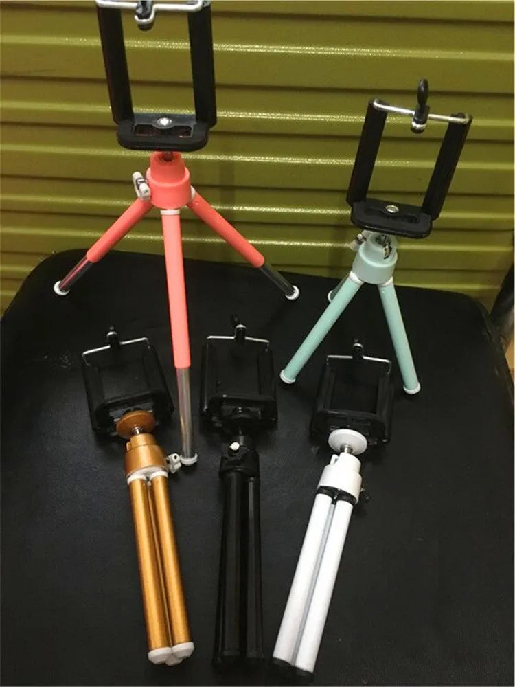 Two-section desktop phone holder bracket available in black or silver for stable mobile phone viewing