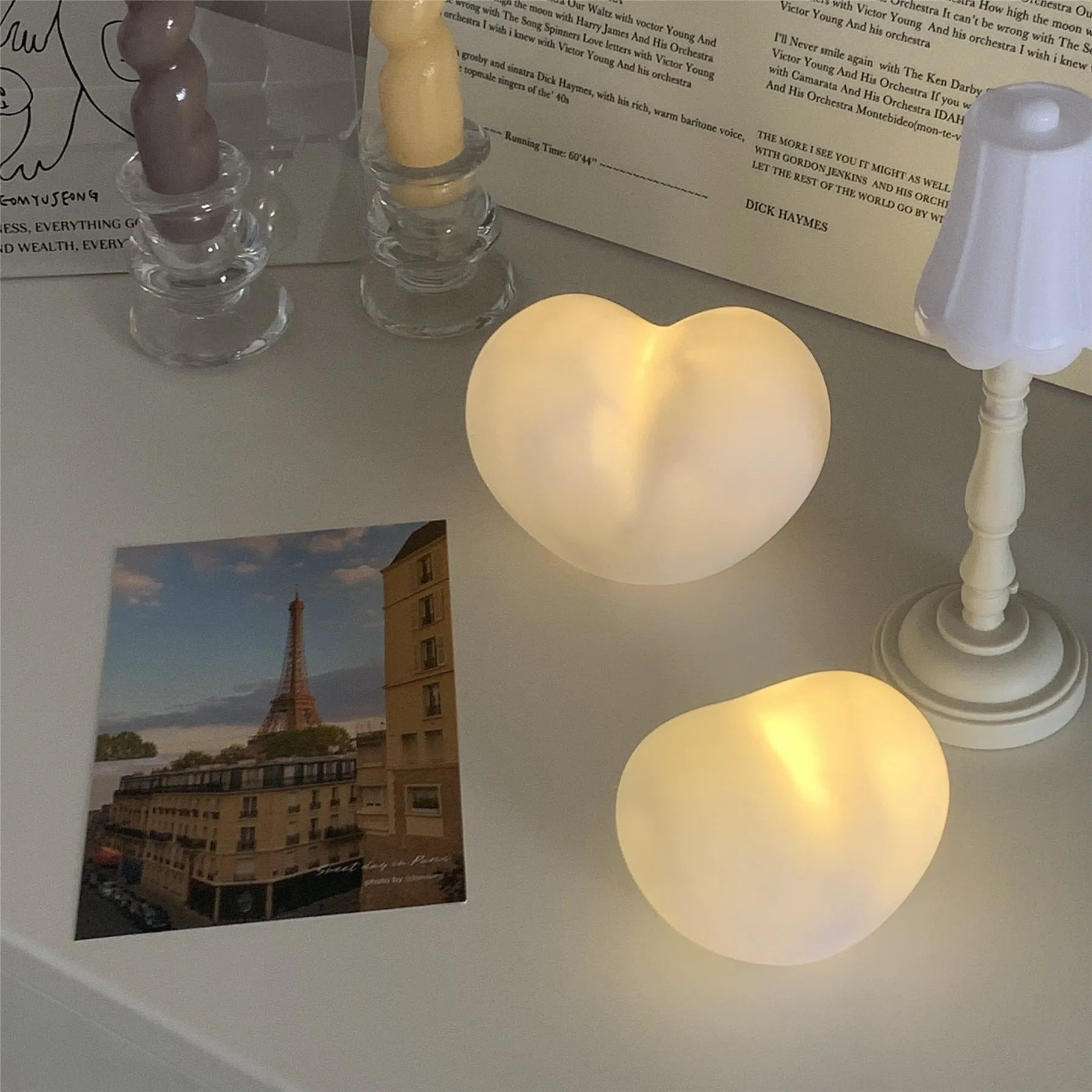 Vinyl atmosphere lamp emitting warm glow light, available in pink or white colours with battery operation