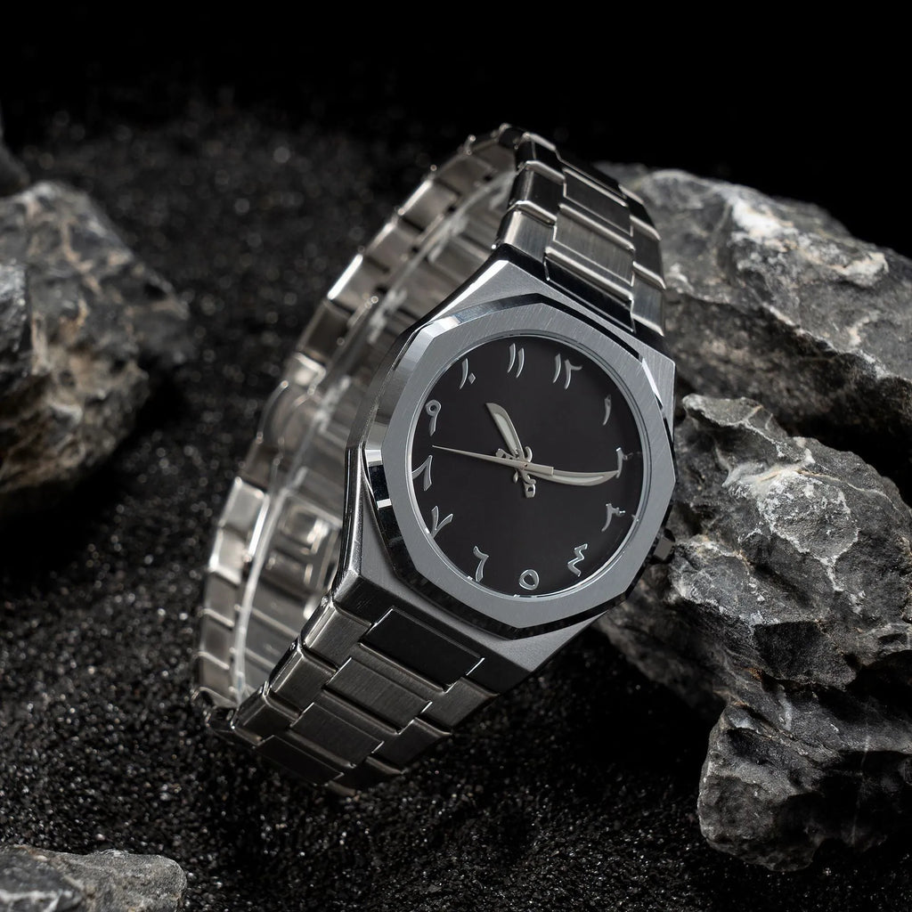 Men's business casual watch with stainless steel strap showing three colour options