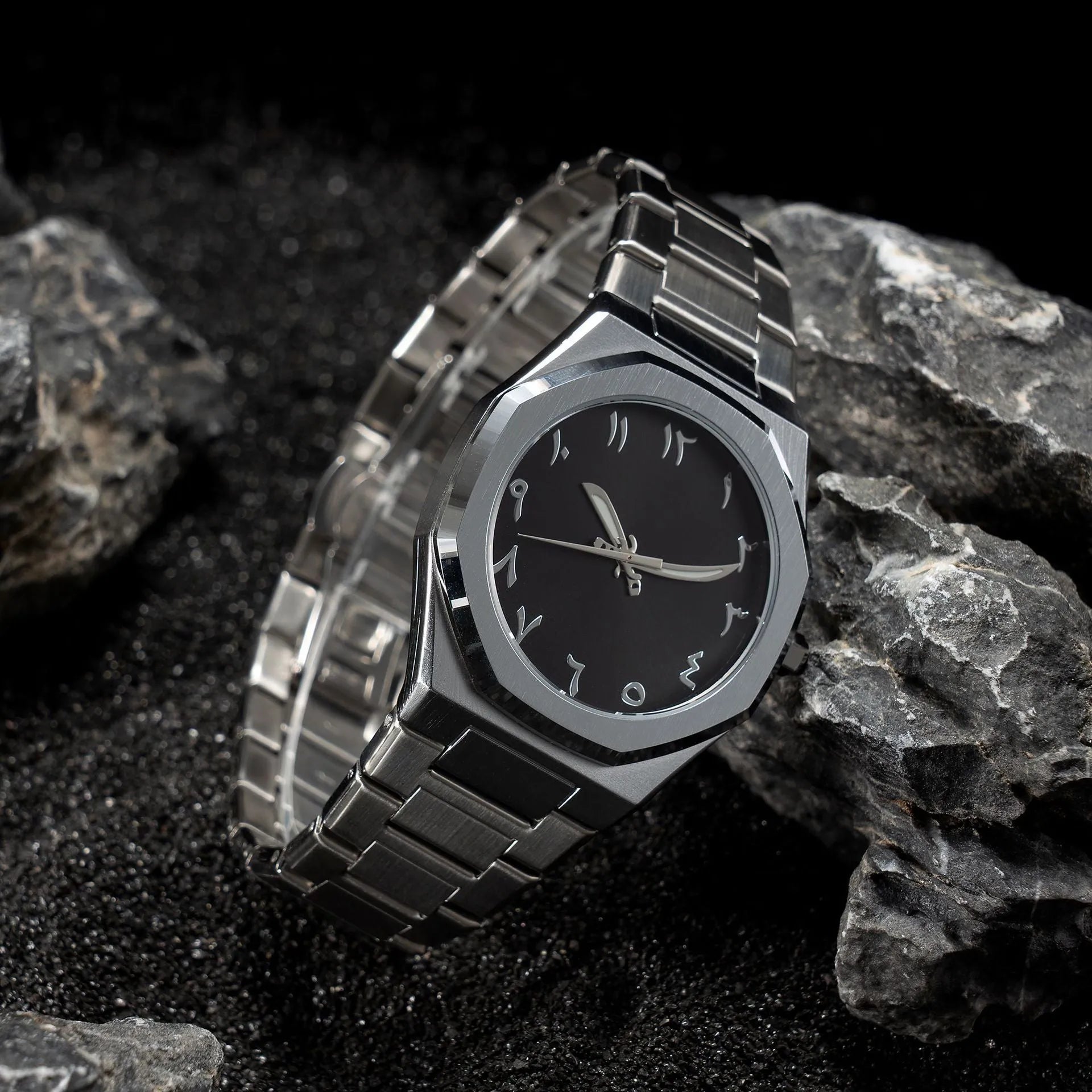 Men's business casual watch with stainless steel strap showing three colour options