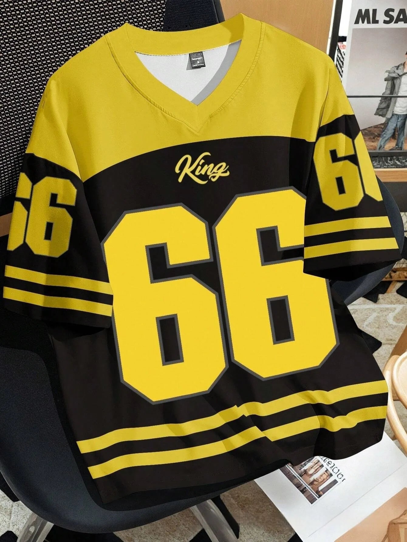Men's Chicago No 23 3D printed stripes t-shirt in loose fit, round neck, short sleeve style.