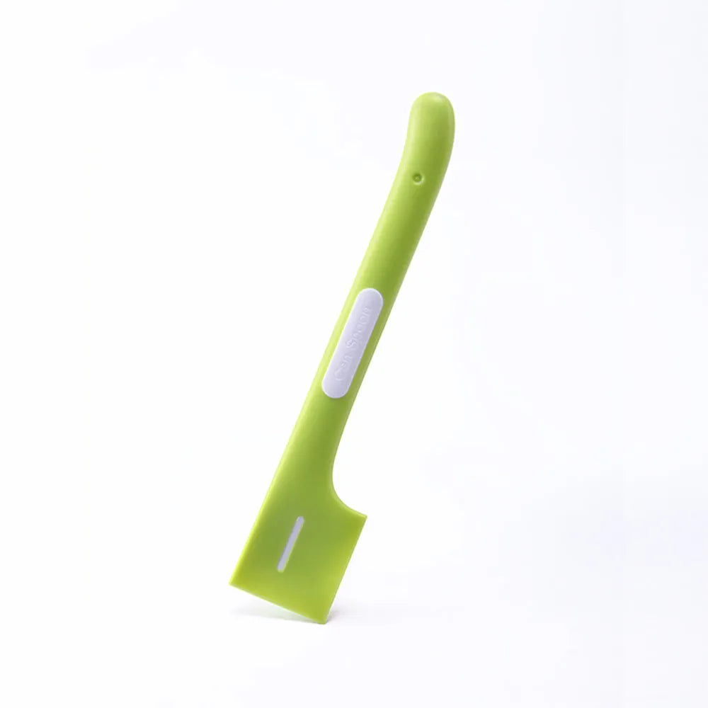 Long handle pet feeding spoon with right-angle head for scraping canned wet food