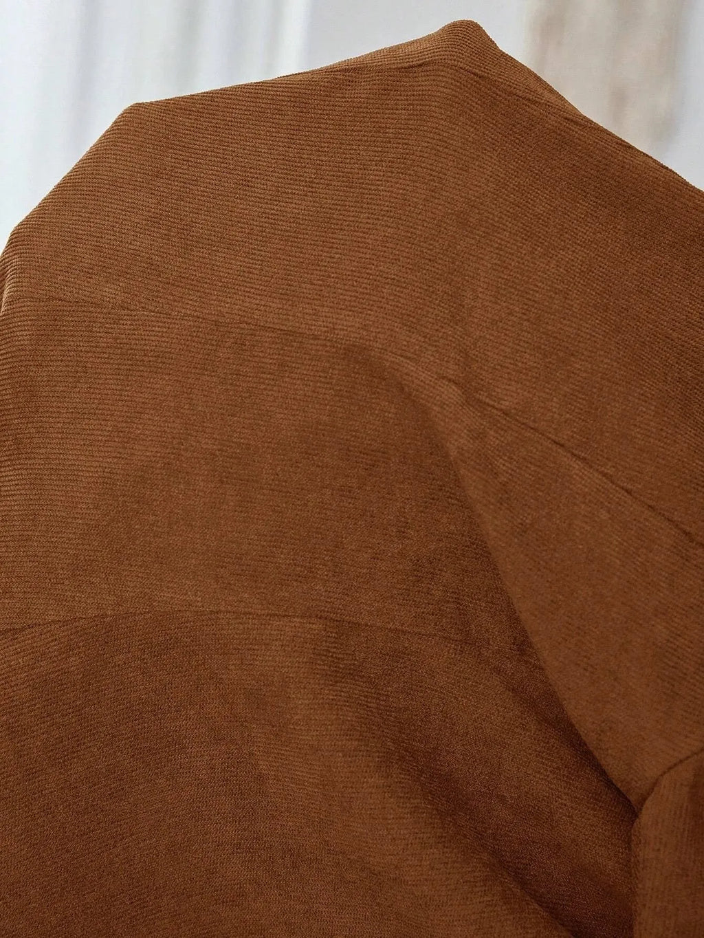 Brown single-breasted men's leisure coat with lapel collar and long sleeves