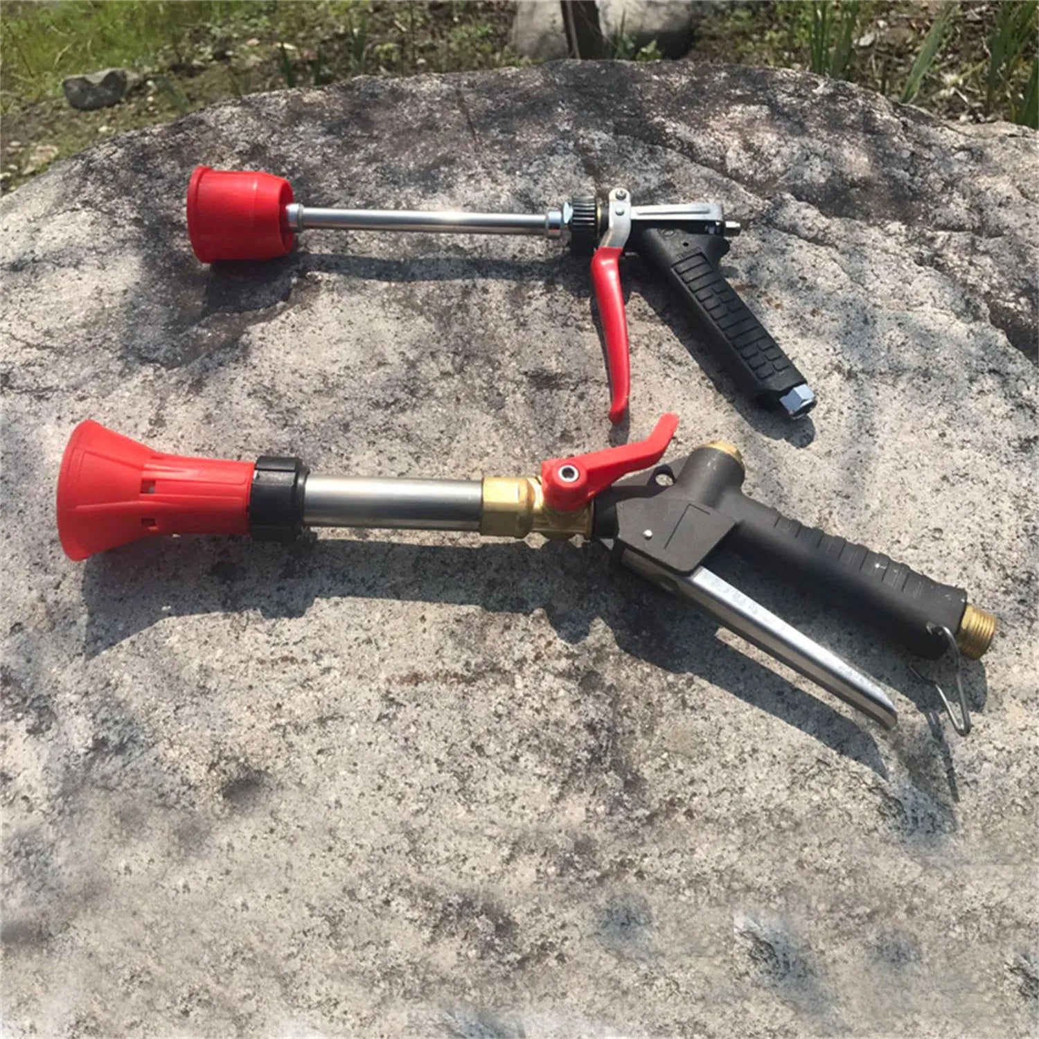 Adjustable high-pressure plastic spray gun in submachine gun style for agricultural pesticide spraying and garden watering