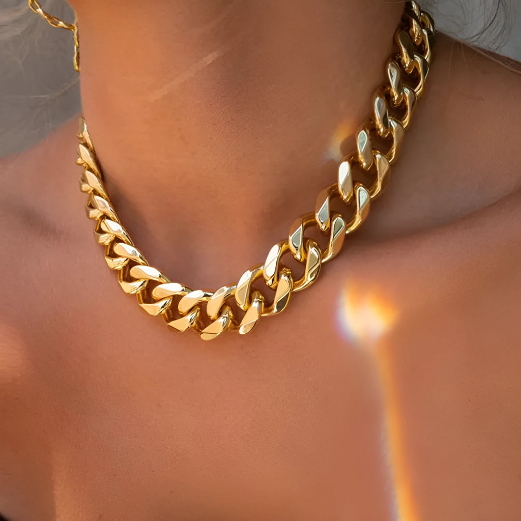 Gold women's thick chain necklace with 32cm length and 6cm pendant