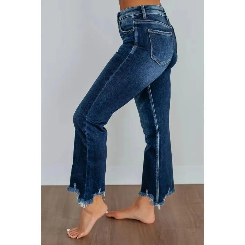 Women's solid colour denim jeans with hand-worn finish in dark blue and light blue options