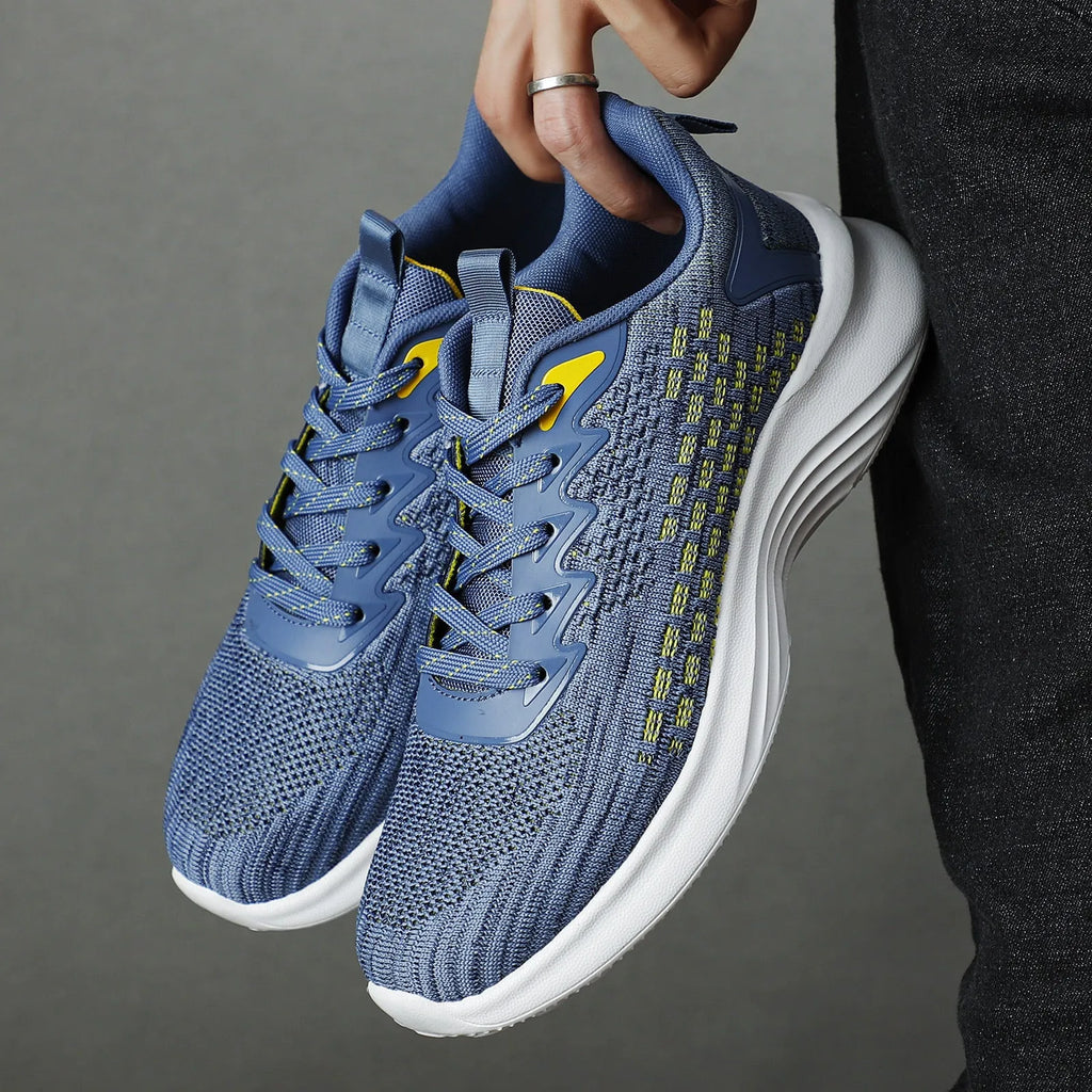 Women's Flyknit running shoes with striped pattern and mesh lining in lavender purple colour