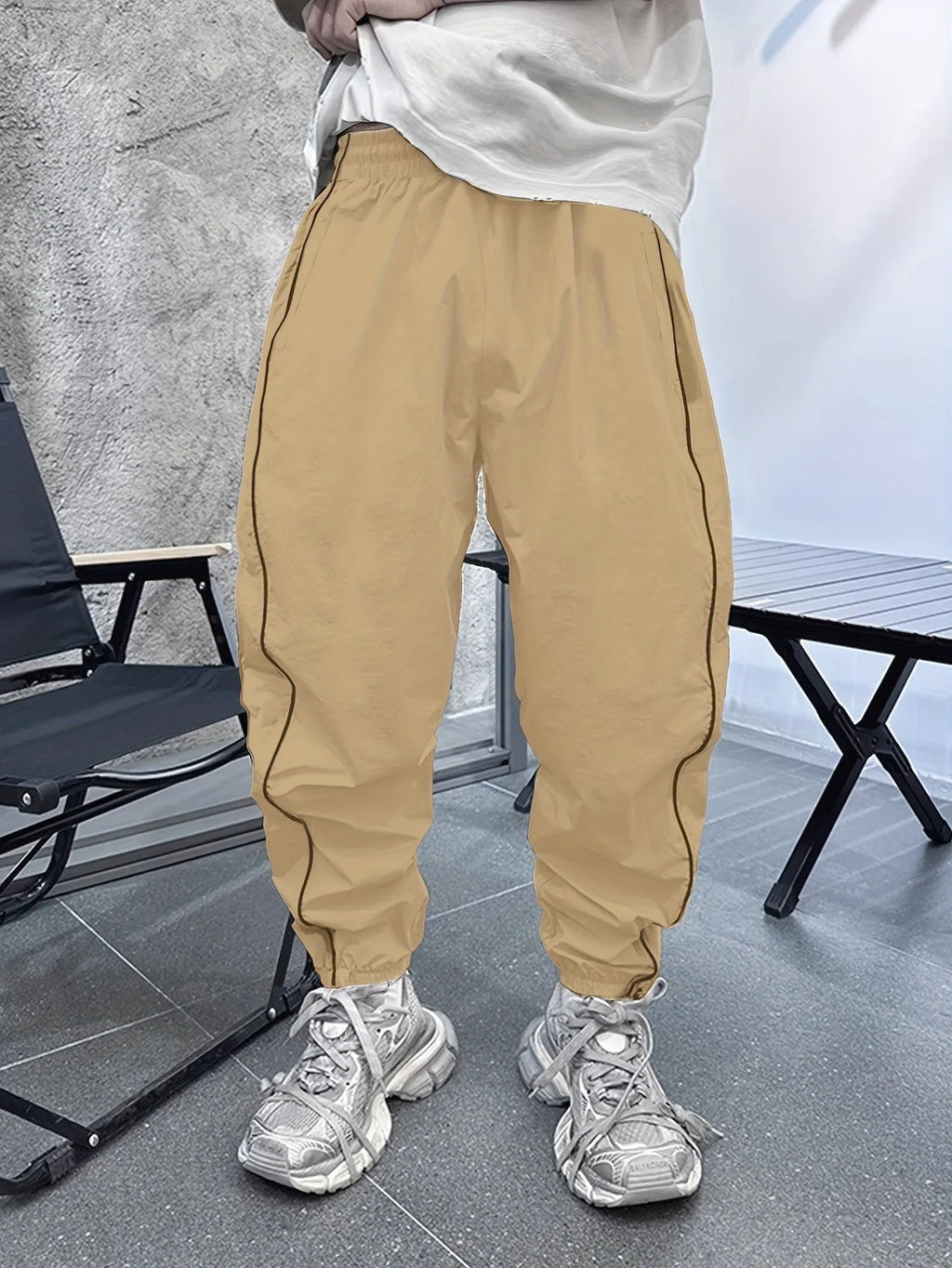 Men's bamboo fibre sports trousers in cropped length with high elasticity construction