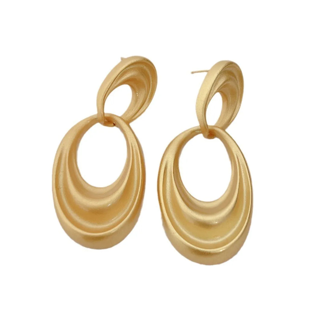 Women's gold tone double circle earrings with French retro styling and U-shaped silhouette
