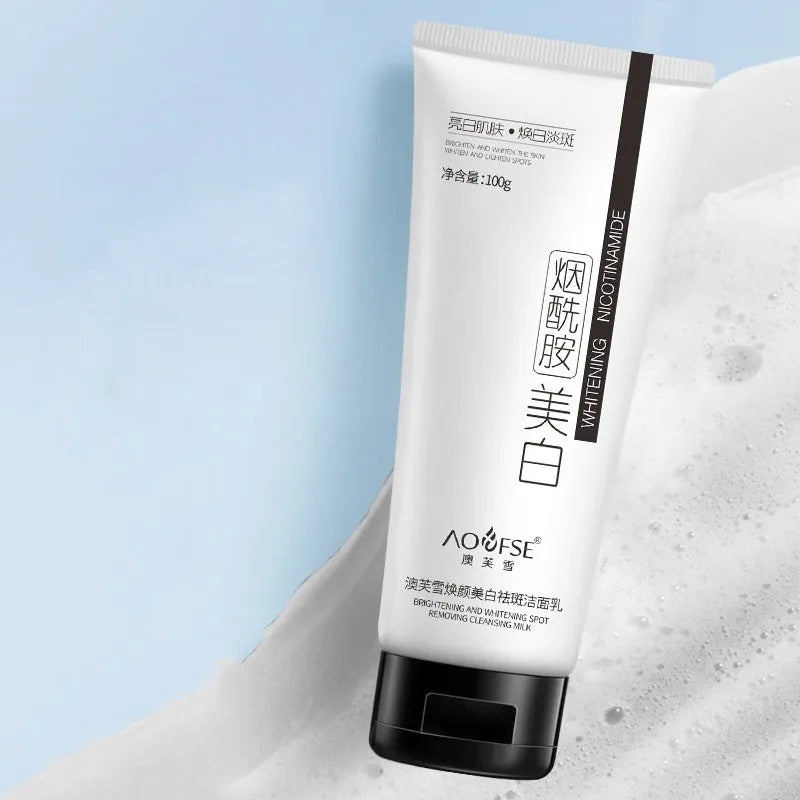100ml tube of whitening facial cleanser for freckle removal and pore cleansing