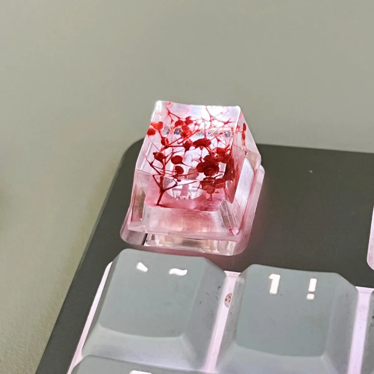 High transparency starry sky design resin keycap for mechanical keyboards in green colour