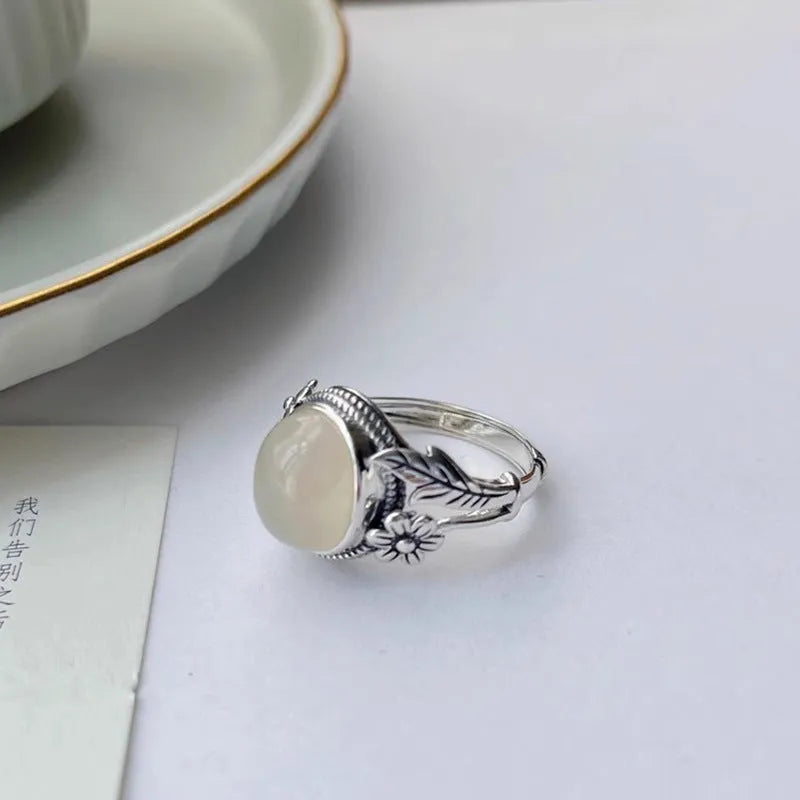 Adjustable copper U-shaped vintage ring with a white chalcedony effect finish.