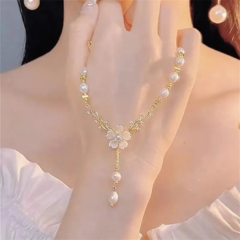 Alloy pearl flower necklace with rose floral design on chain