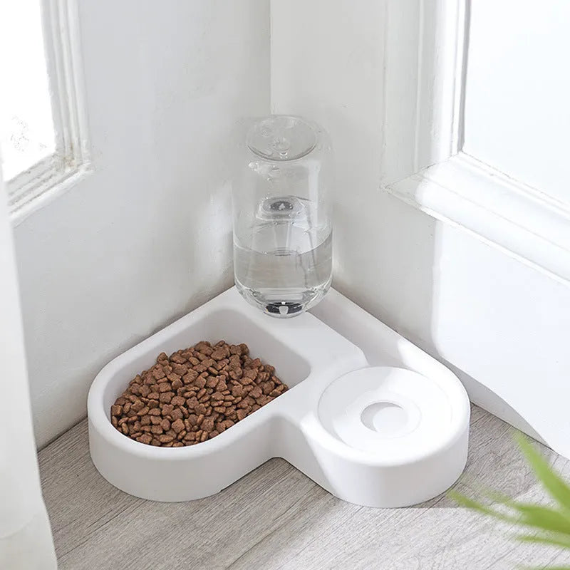 White pet water fountain with filtration system measuring 22x26x16cm