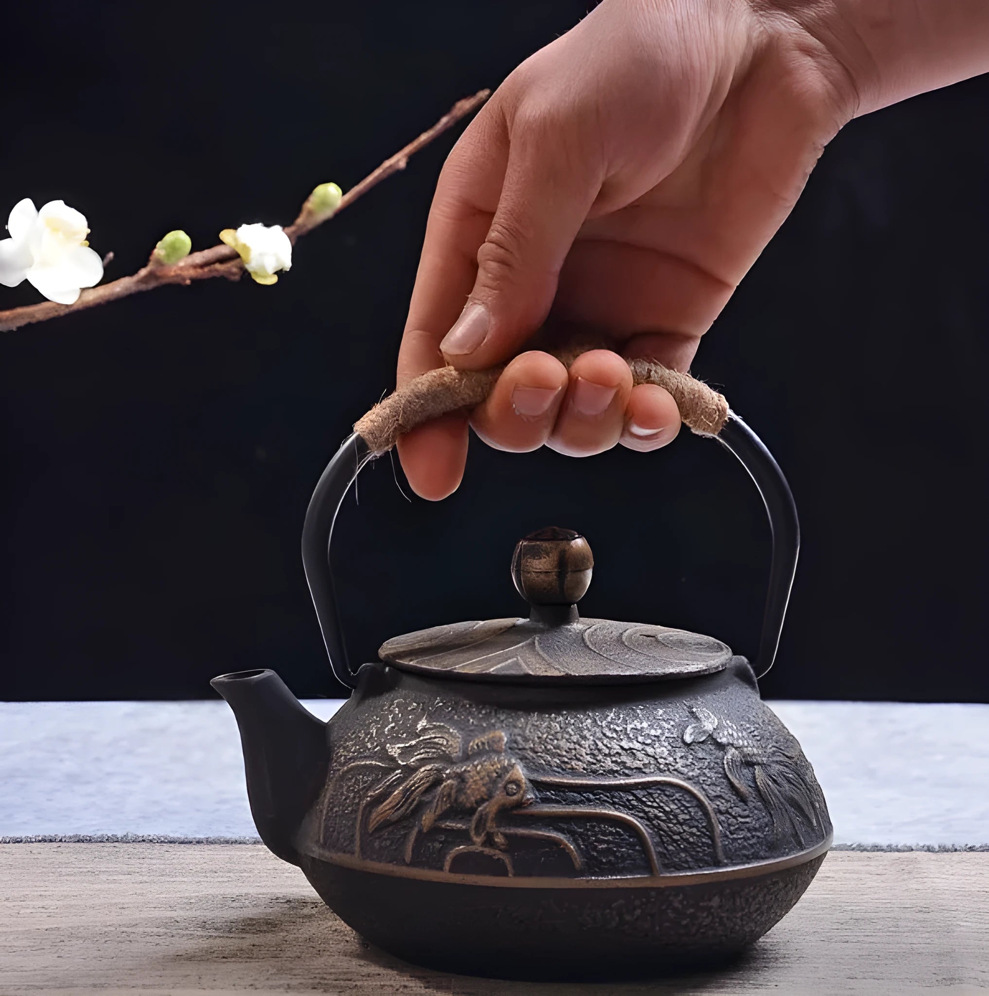 Japanese-style cast iron teapot with decorative enamel finish and 0.9-litre capacity