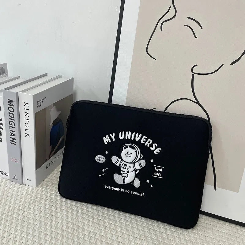Embroidered laptop sleeve with animal pattern for 13.6-inch to 15.6-inch computers