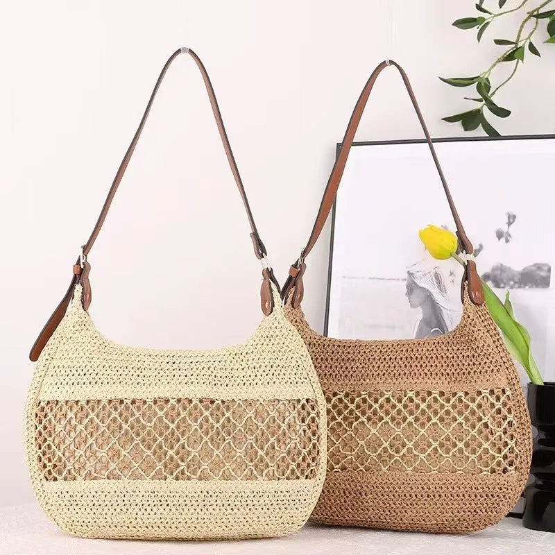 Women's straw cross body bag in horizontal square shape with sandwich pocket
