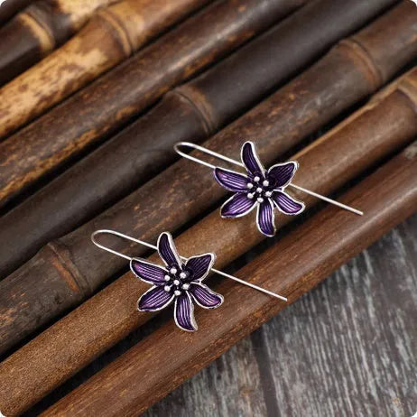 Purple flower-shaped earrings in lightweight alloy metal with electroplated finish