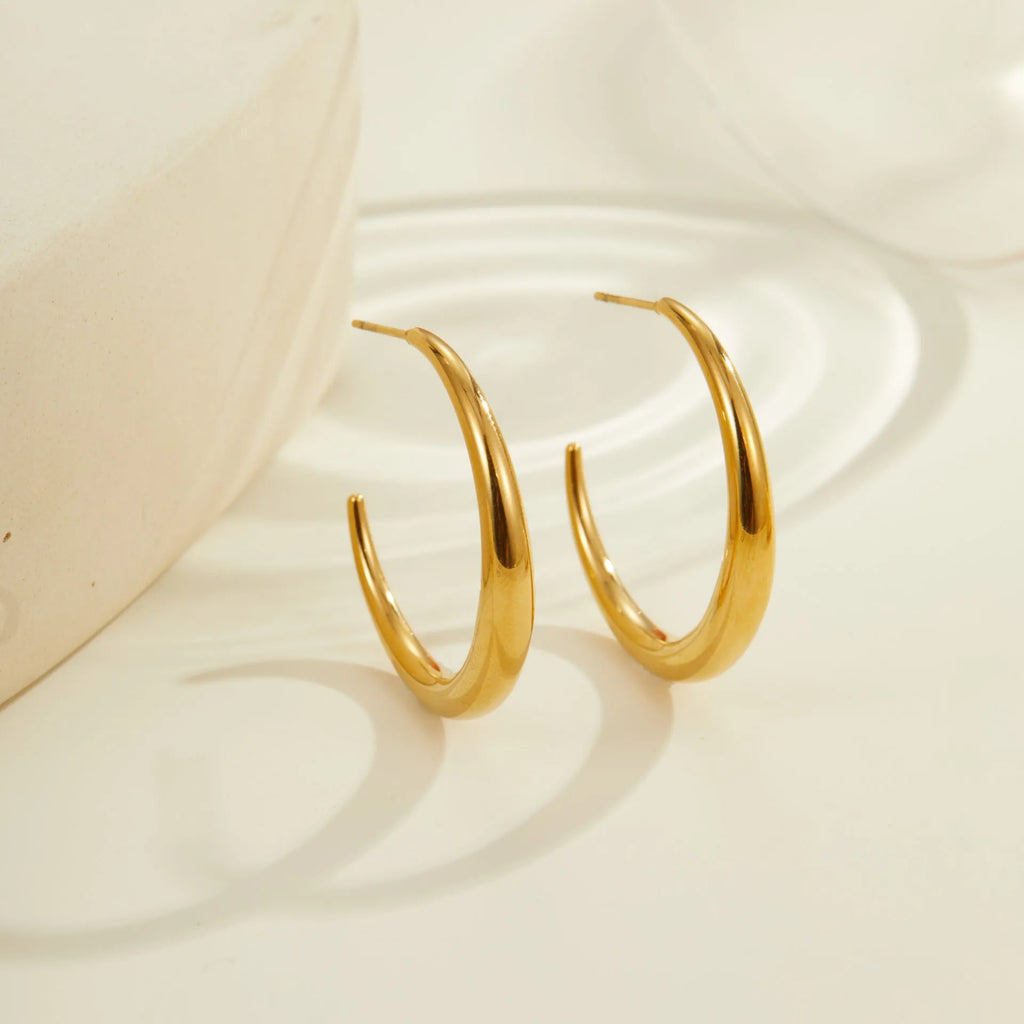Geometric round hoop earrings in titanium steel with 18K gold plating, available in small and large sizes