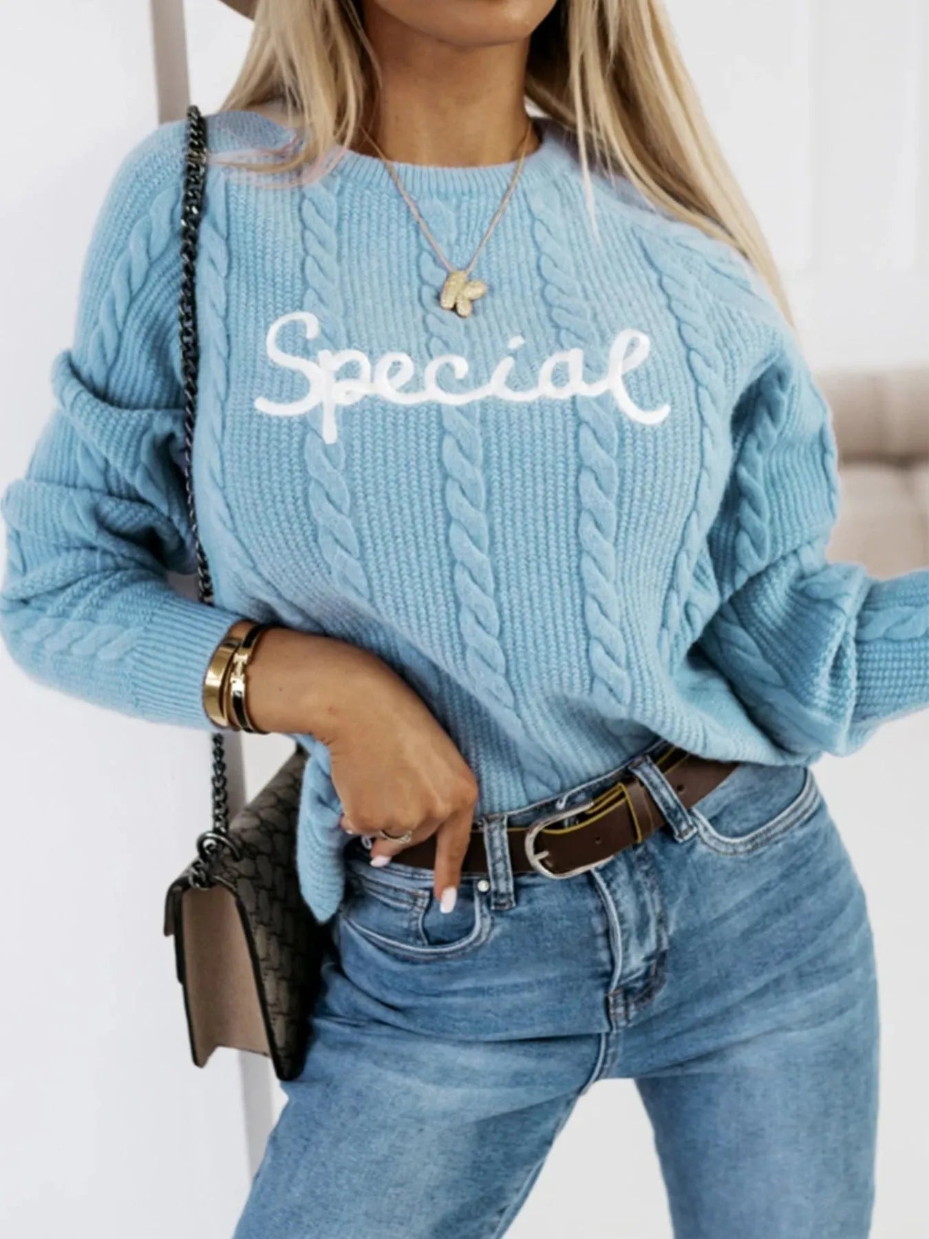 Blue leisure pullover with embroidered letters, crew neck, street fashion style knitwear