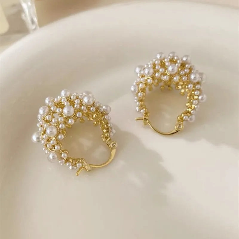 Gold-coloured copper wire flower basket earrings with small beads and inlaid pearls