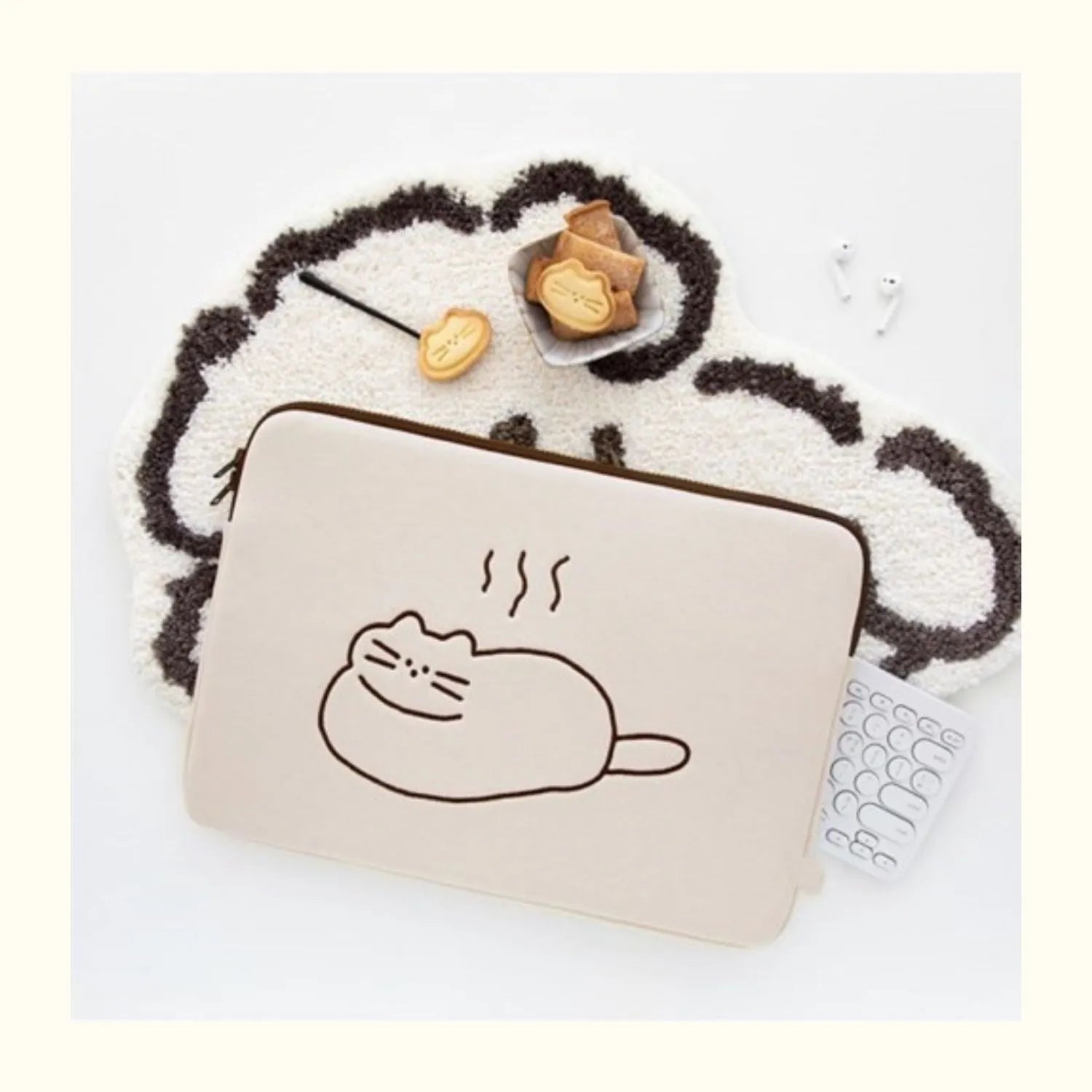 Embroidered laptop sleeve with animal pattern for 13.6-inch to 15.6-inch computers