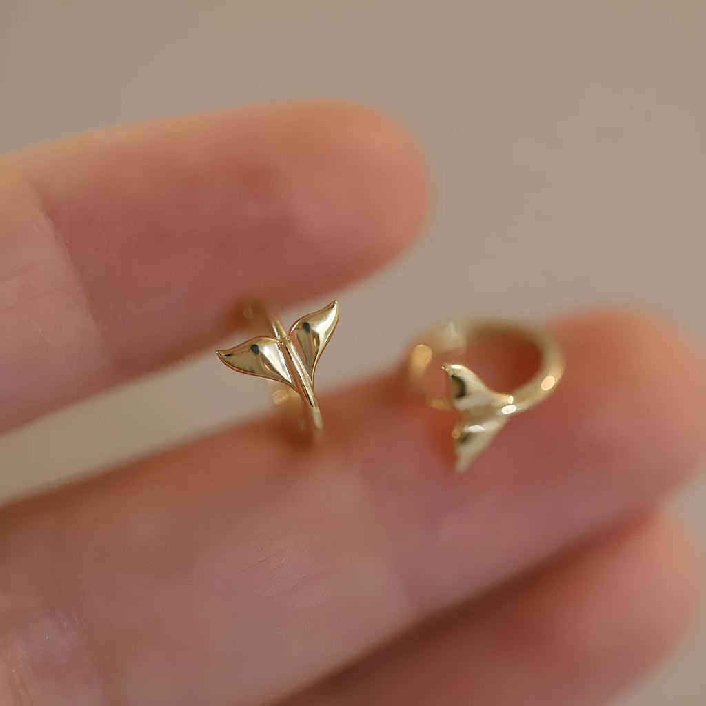 S925 sterling silver fishtail hoop earrings with gold plating in 8mm size
