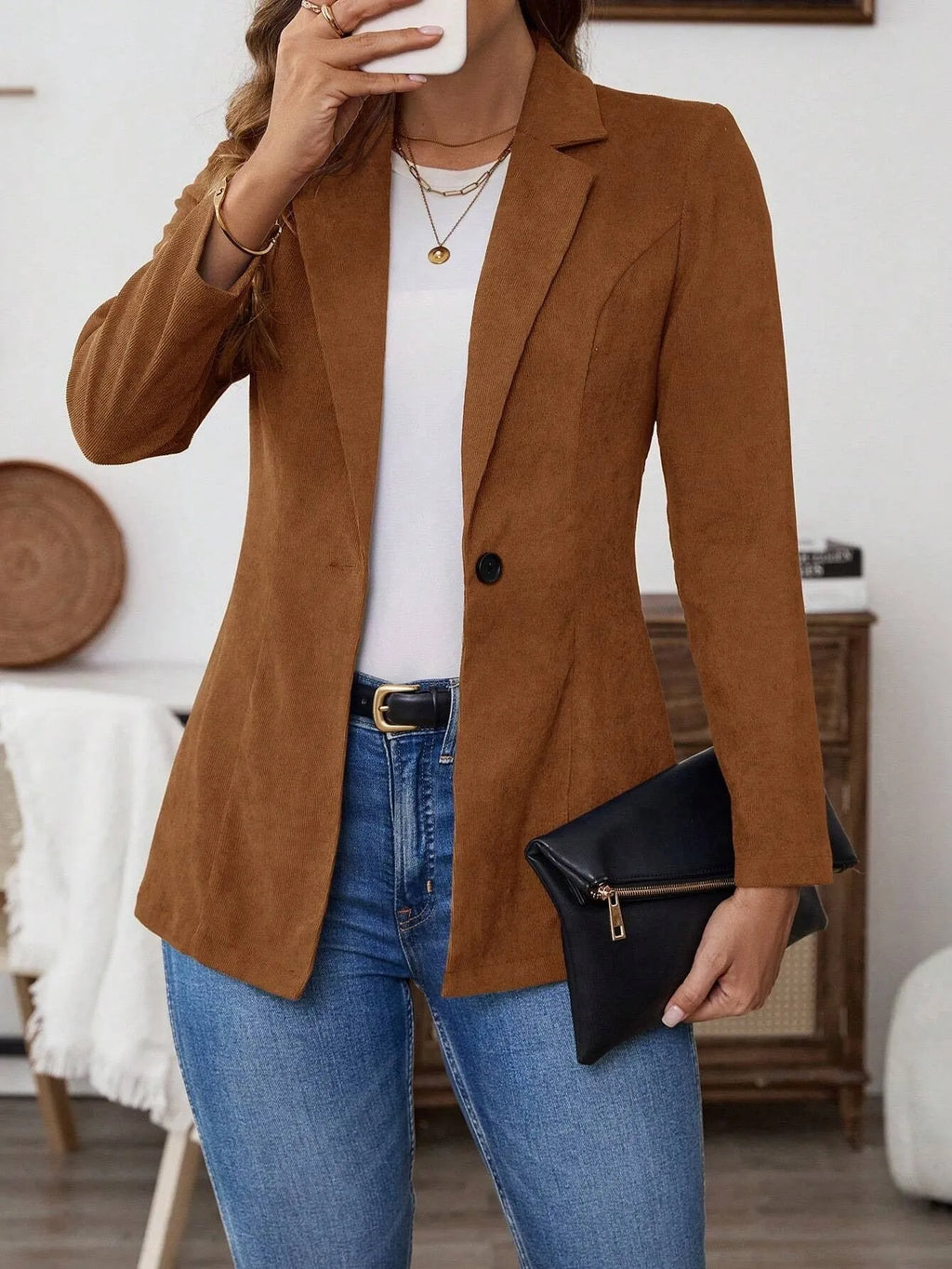Brown single-breasted men's leisure coat with lapel collar and long sleeves