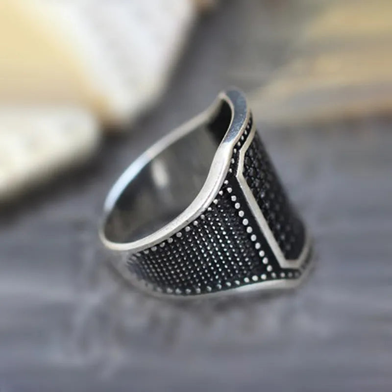 Black alloy ring with copper inlay and zircon stone in European style