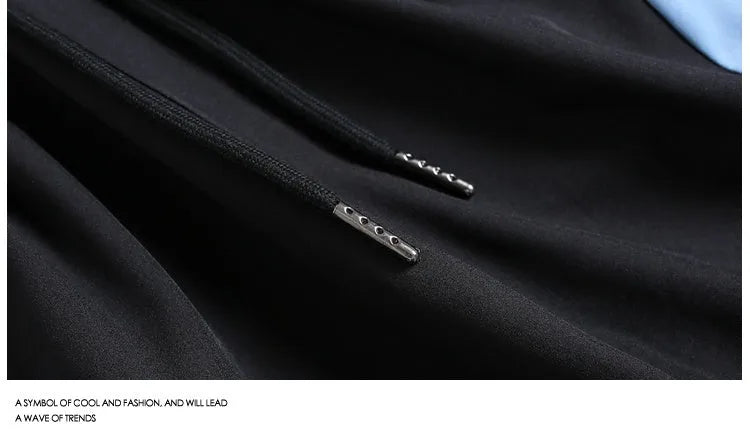 Man wearing black loose-fitting quick-dry training shorts with an elastic waist, suitable for sports and casual wear.