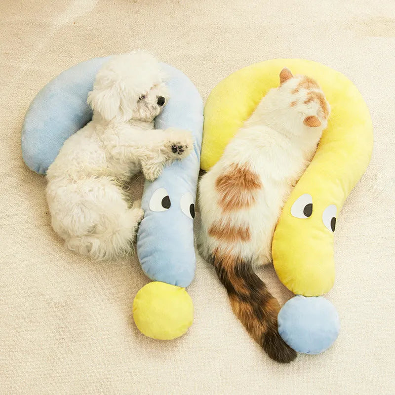 Blue and yellow removable cover pet pillow for cats and dogs, dimensions 62 cm by 39 cm