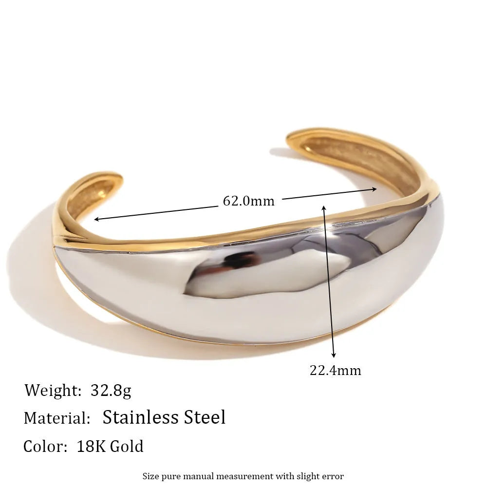 Gold electroplated stainless steel jewellery set comprising geometric earrings, bracelet and necklace.
