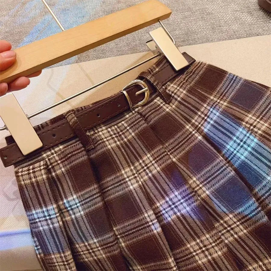 Children's plaid pleated skirt in A-line design with cotton blend fabric