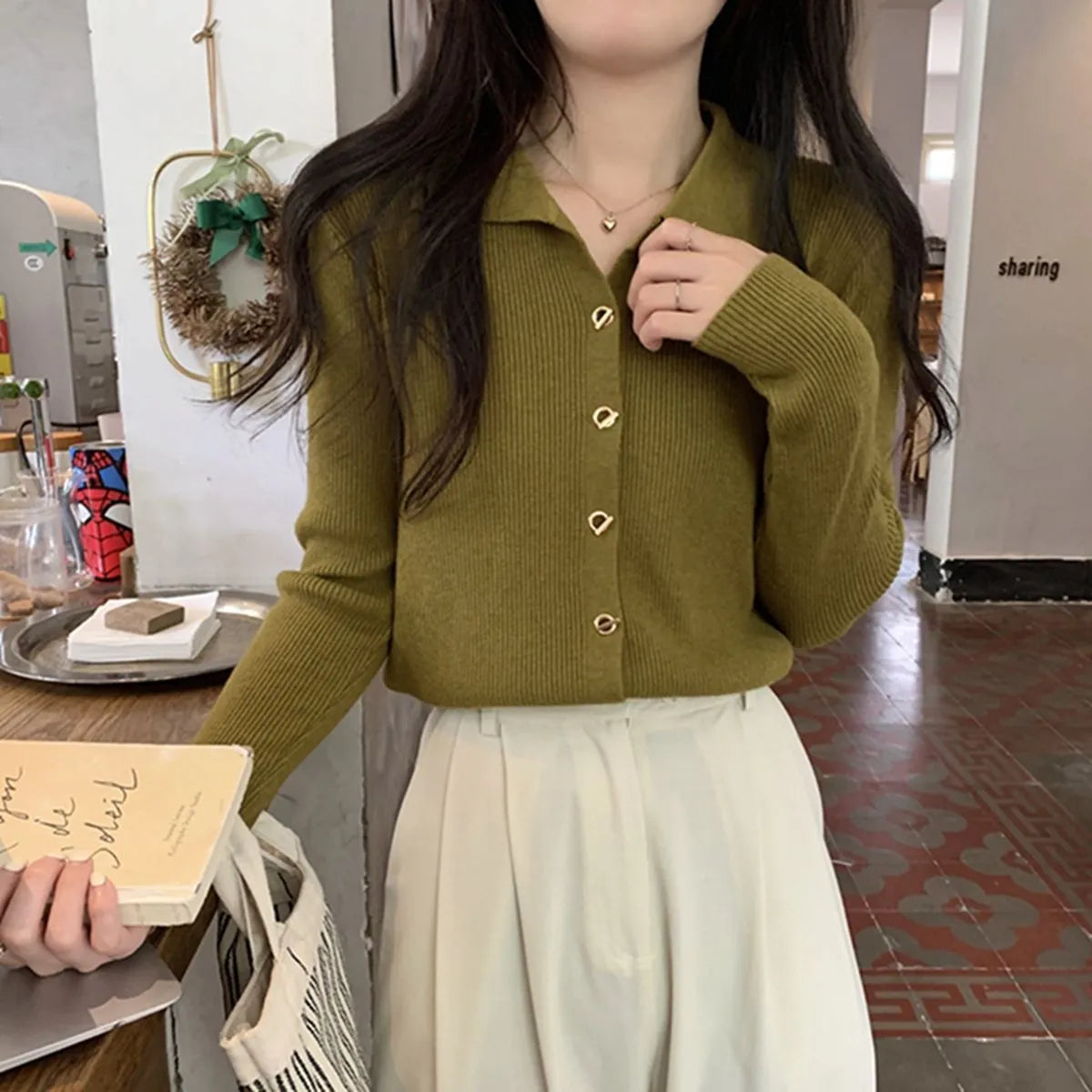 Women's knitted cardigan top in viscose fabric with long sleeves and loose fit